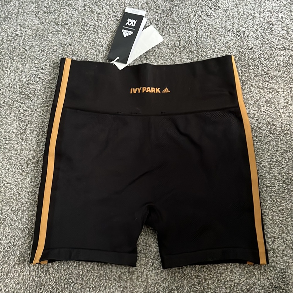 IVY PARK Black and Gold Biker Shorts SIZE M (NWT!)